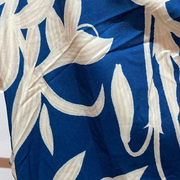 Sleeveless v-neck wrap tie-back dress - Picture 4 of 5